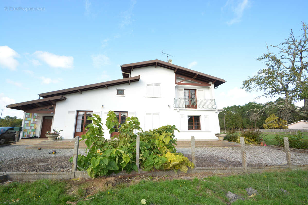 Maison à LE TEMPLE