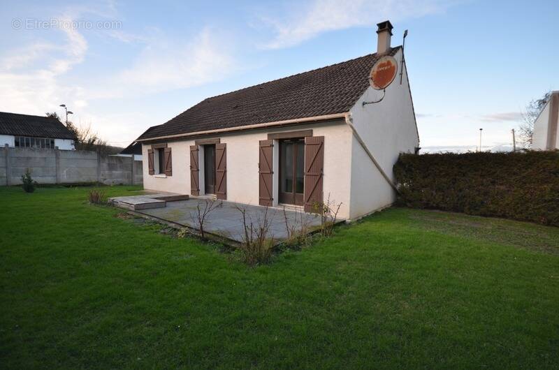 Maison à SAINT-JEAN-LES-DEUX-JUMEAUX