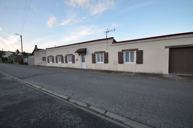 Maison à SAINT-JEAN-LES-DEUX-JUMEAUX