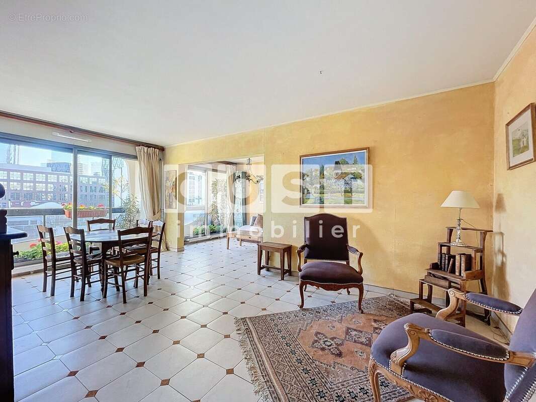 Appartement à COURBEVOIE