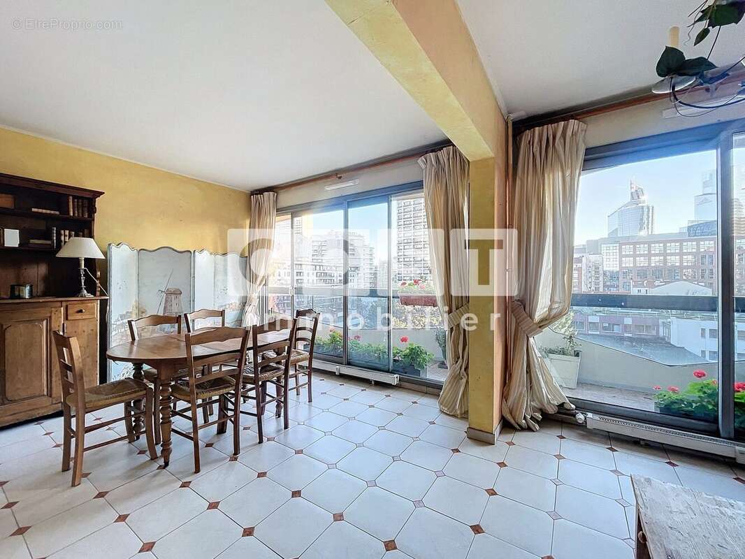 Appartement à COURBEVOIE