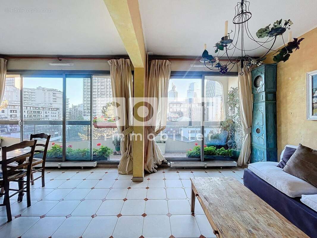 Appartement à COURBEVOIE