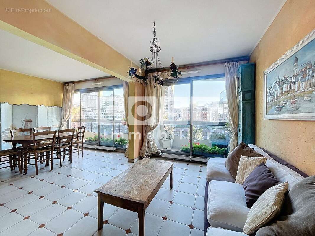 Appartement à COURBEVOIE