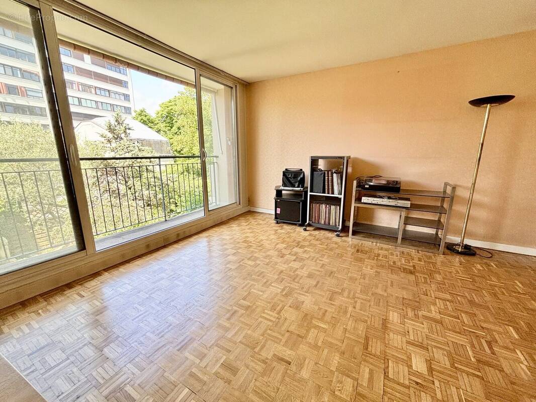 Appartement à PARIS-19E