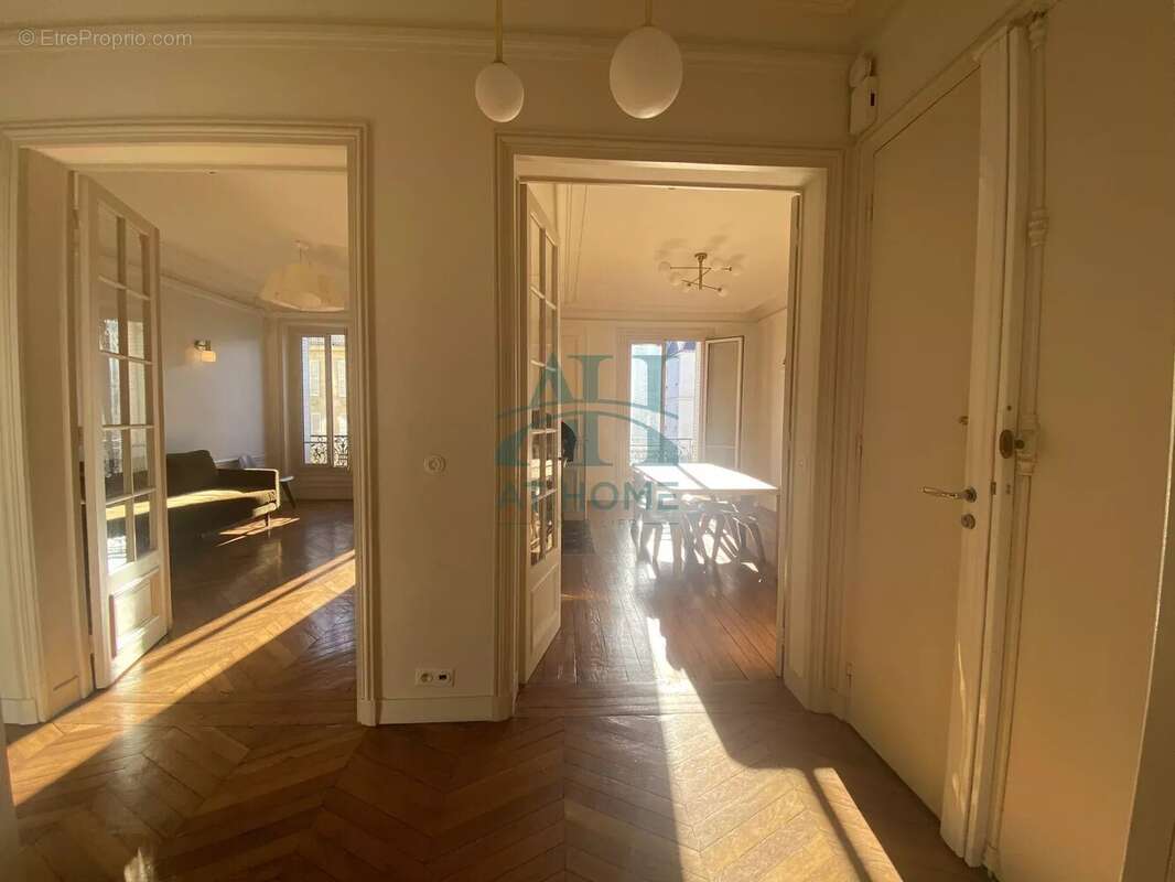 Appartement à PARIS-10E