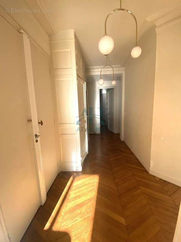 Appartement à PARIS-10E