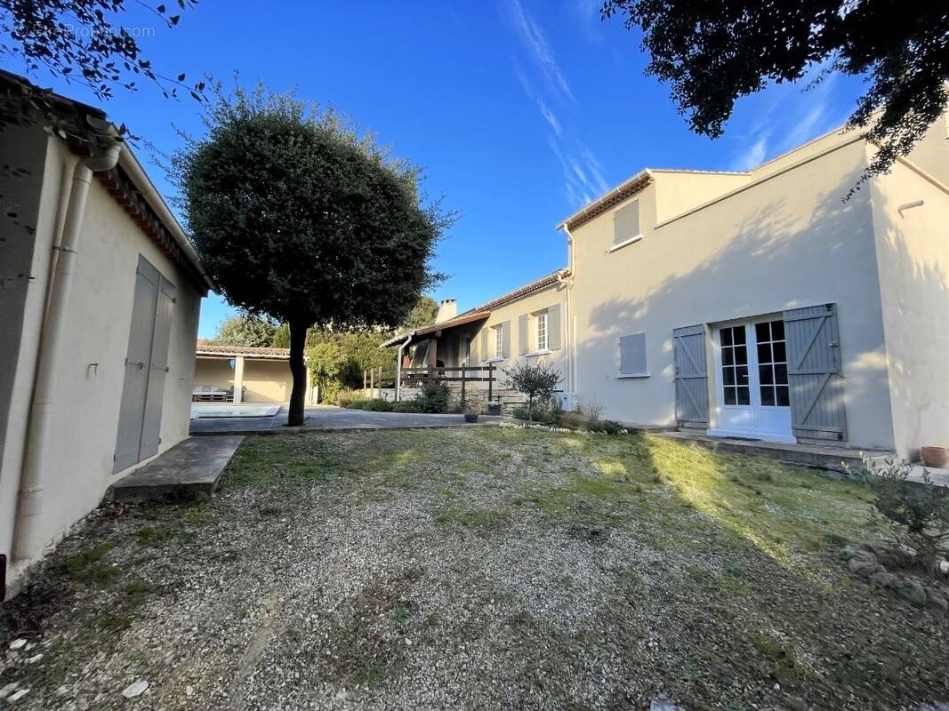 Maison à VILLENEUVE-LES-AVIGNON