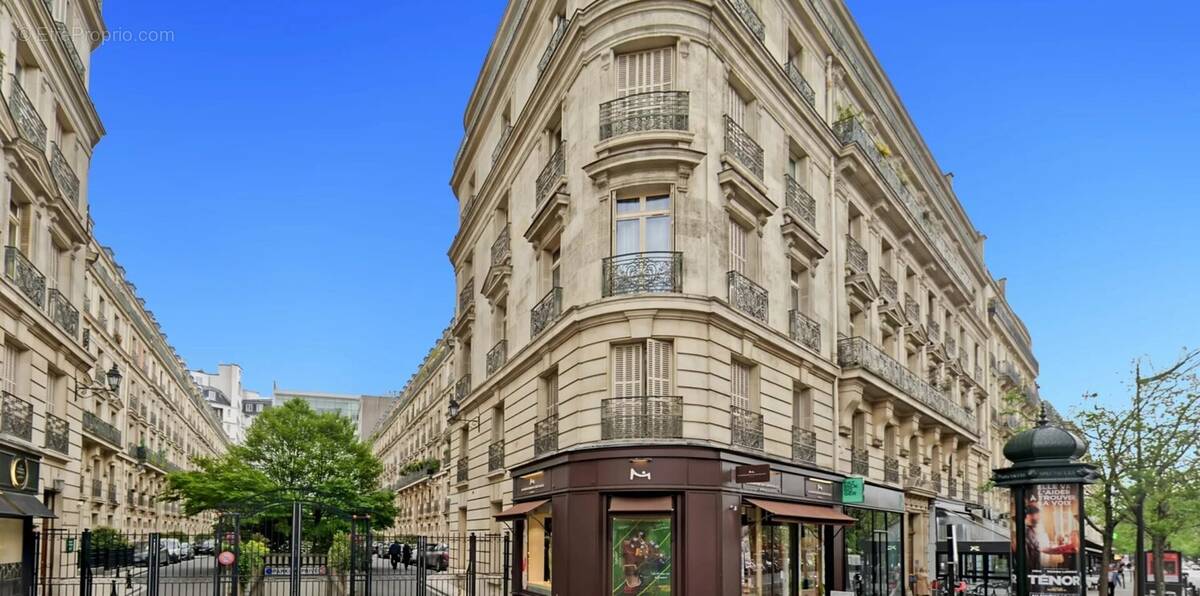 Appartement à PARIS-8E