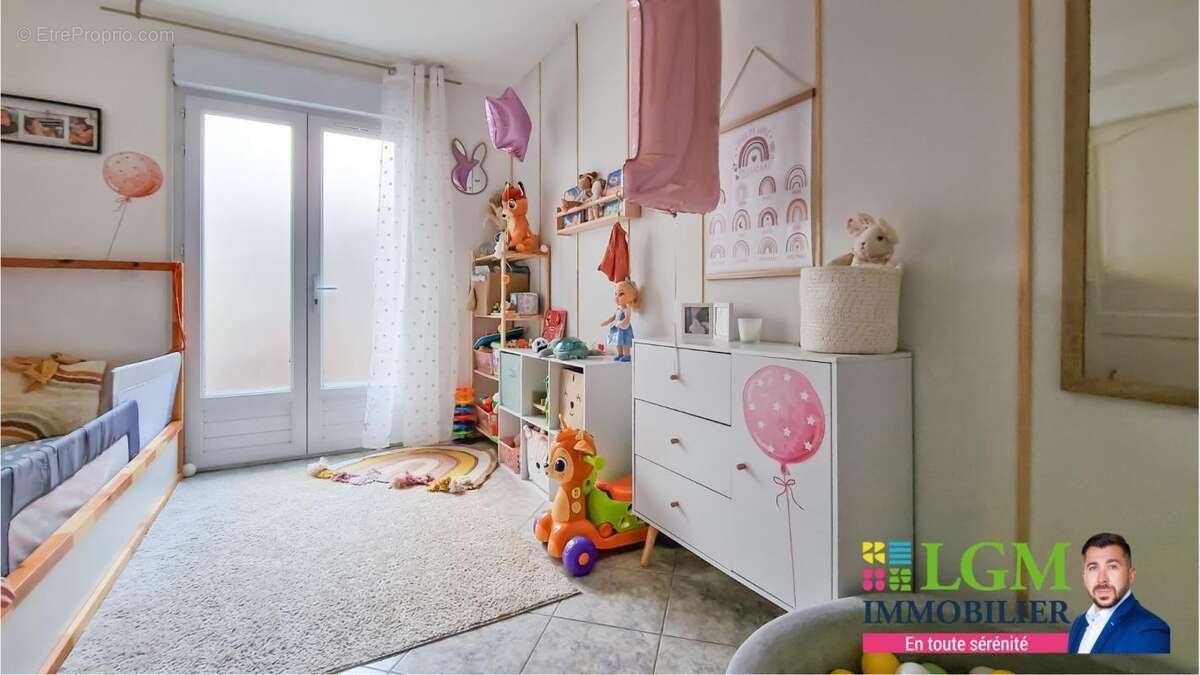 Appartement à UCHAUD