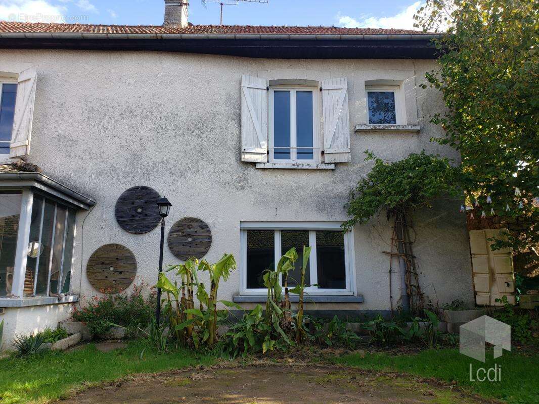 Maison à PORT-SUR-SAONE