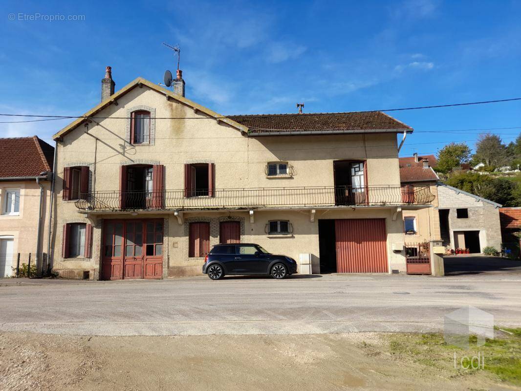 Maison à PORT-SUR-SAONE