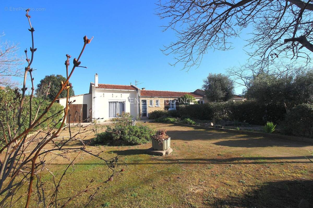 Maison à SAINT-CYR-SUR-MER