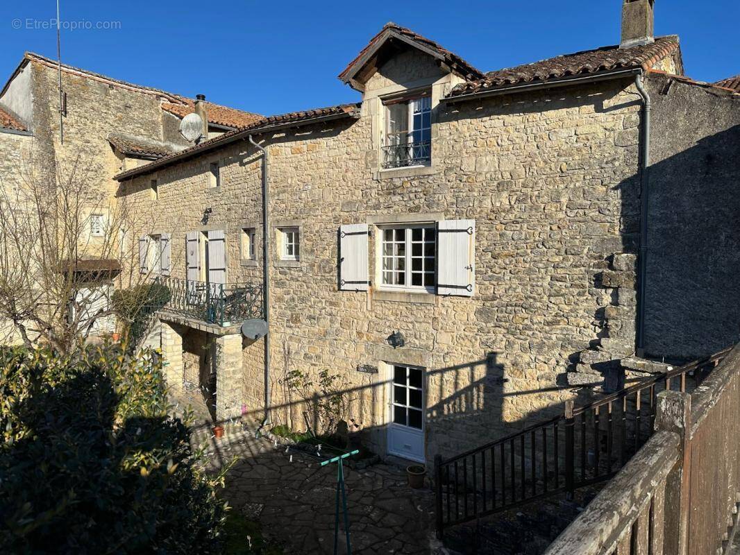 Maison à NANTEUIL-EN-VALLEE