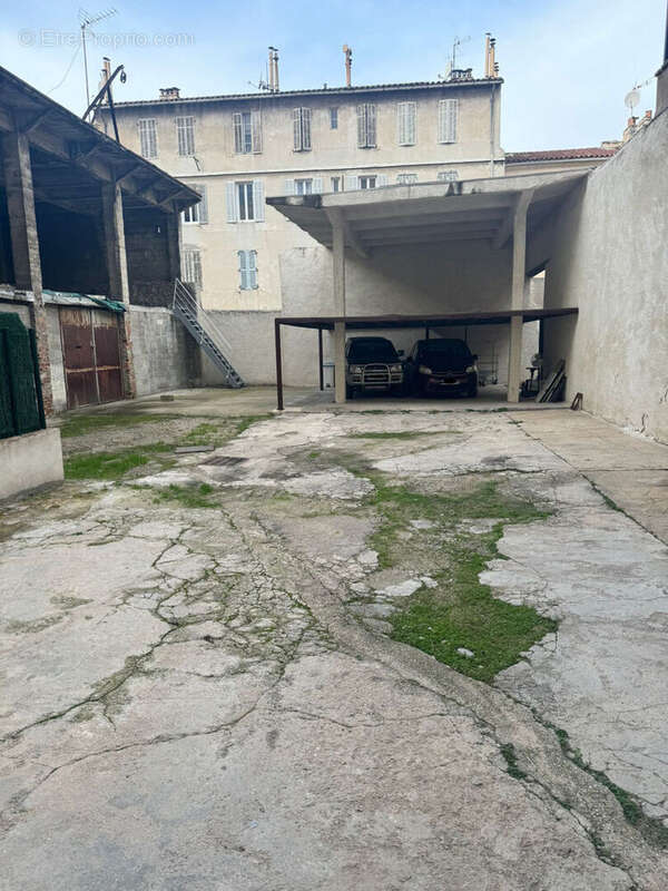 Parking à MARSEILLE-5E