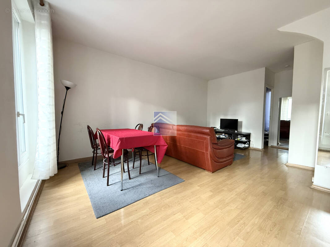 Appartement à COURBEVOIE