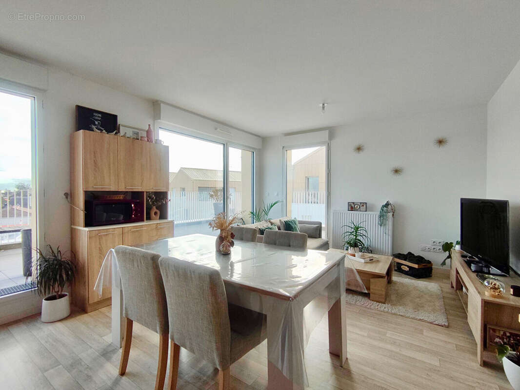 Appartement à LES SORINIERES