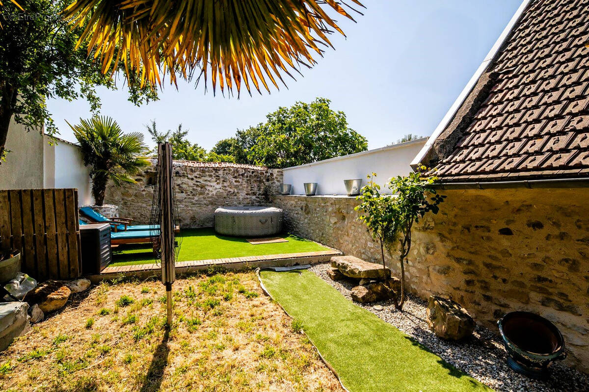 Maison à MEZY-SUR-SEINE