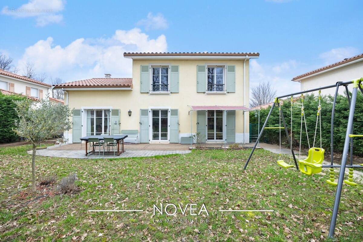 Maison à CHARBONNIERES-LES-BAINS