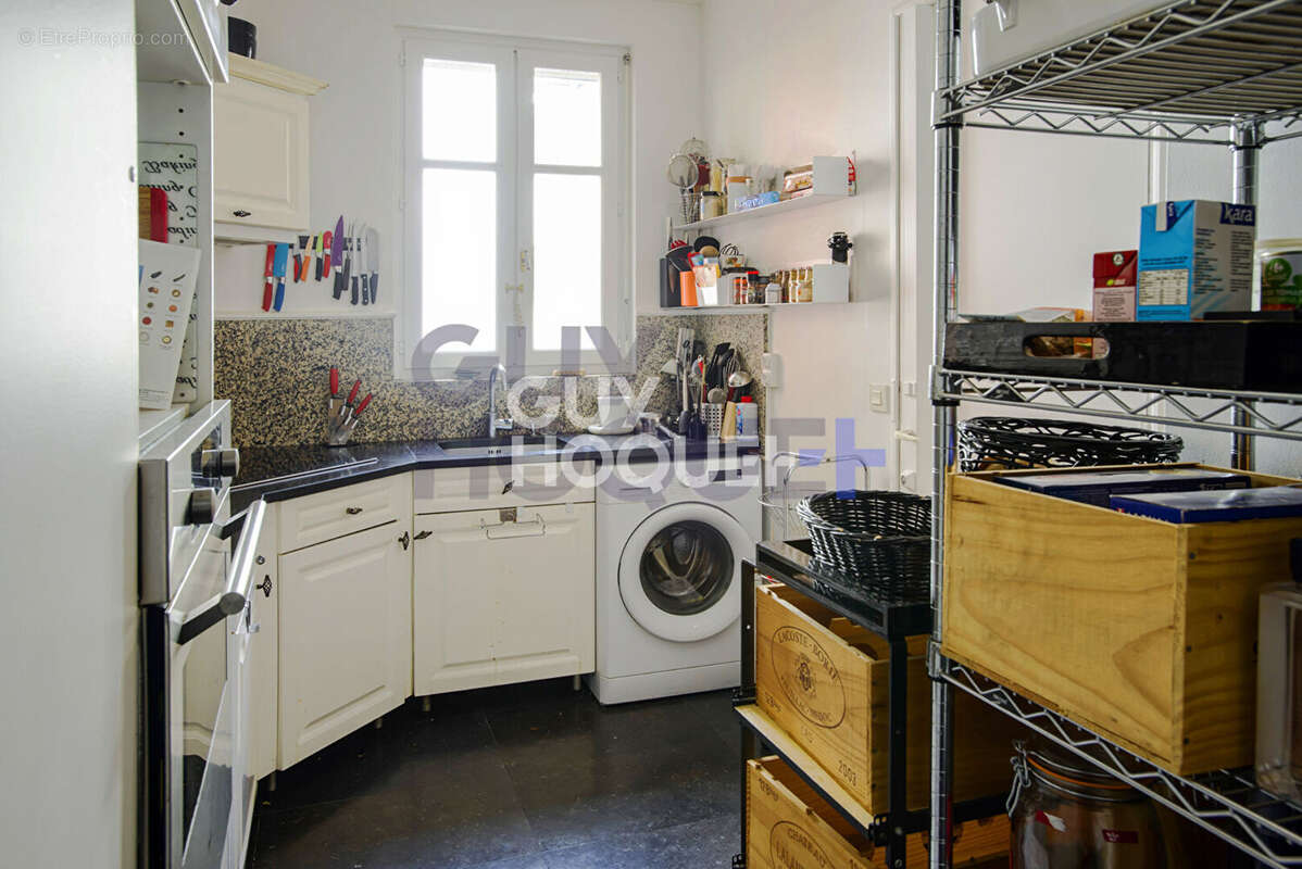 Appartement à PARIS-8E