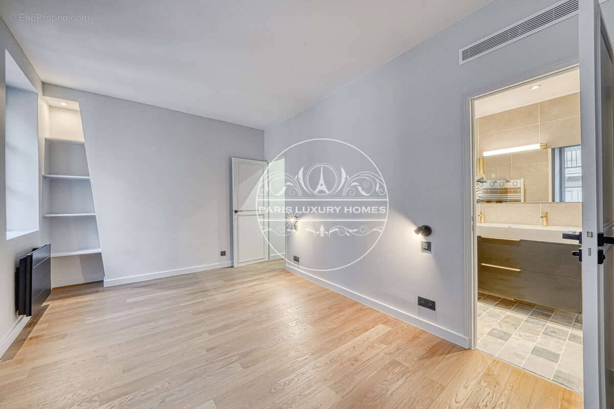 Appartement à PARIS-2E