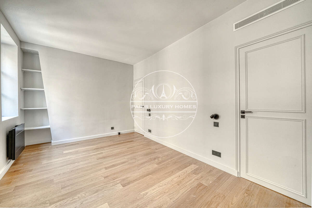 Appartement à PARIS-2E