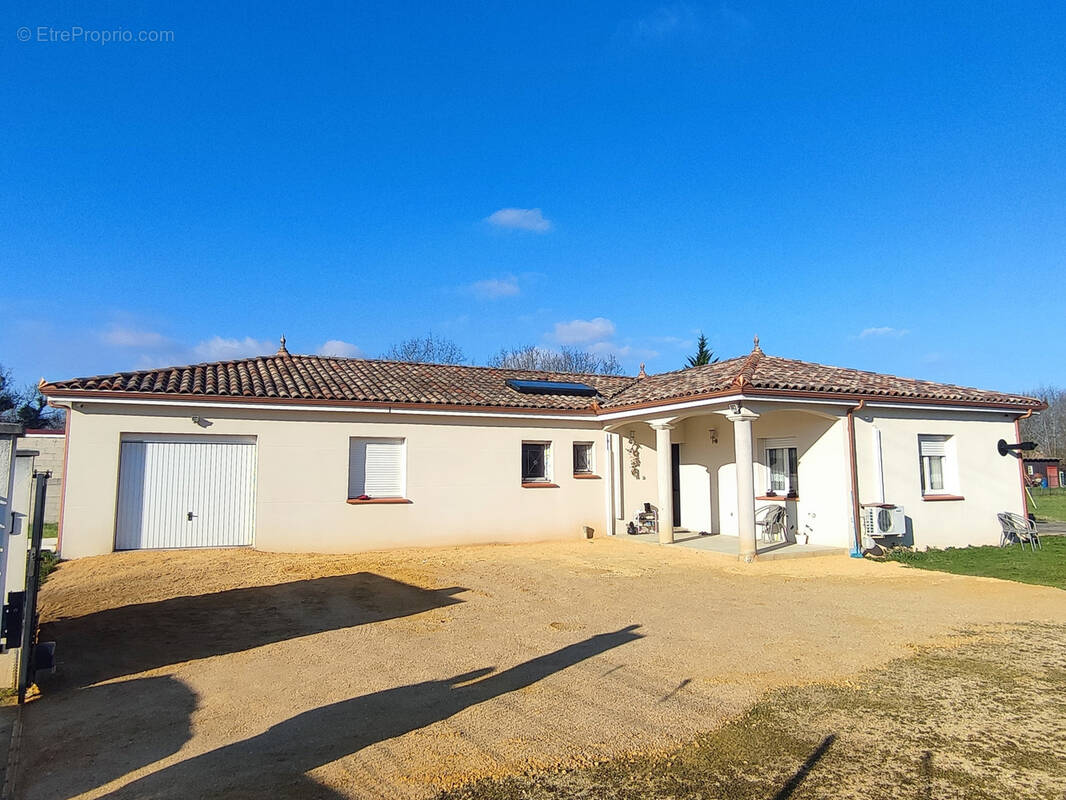 Maison à MONTBETON