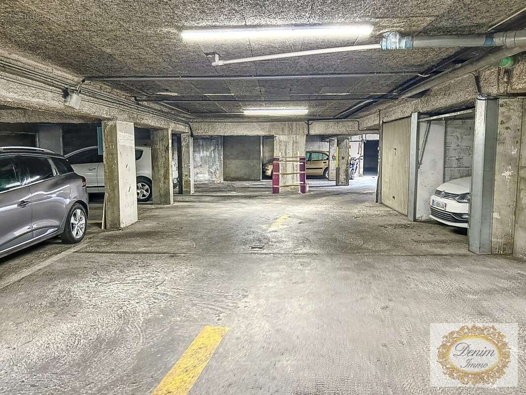 Parking à NIMES