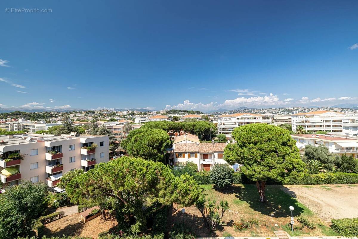 Appartement à SAINT-LAURENT-DU-VAR