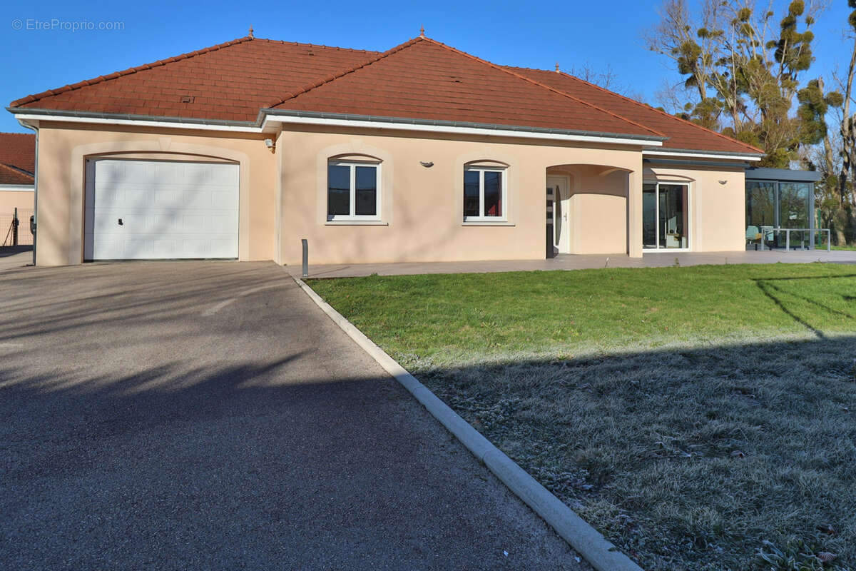 Maison à SAINT-PARRES-LES-VAUDES