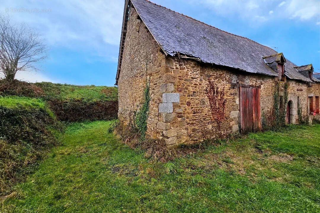 Maison à BAZOUGES-LA-PEROUSE