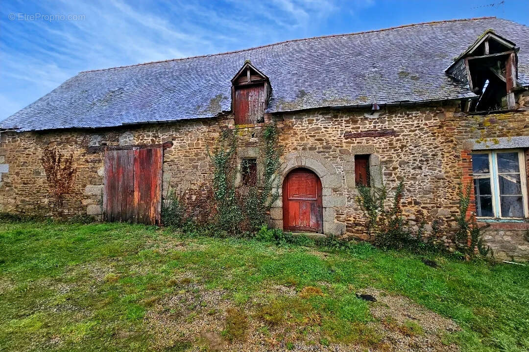 Maison à BAZOUGES-LA-PEROUSE