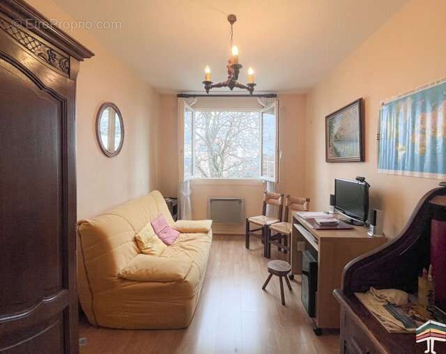 Appartement à SAINT-GENIS-LAVAL