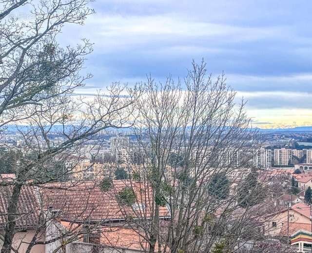 Appartement à SAINT-GENIS-LAVAL