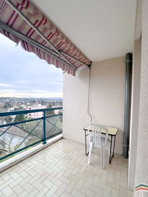 Appartement à SAINT-GENIS-LAVAL