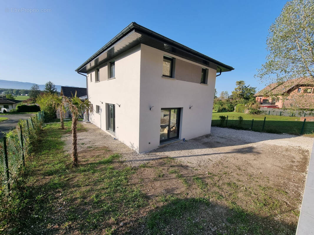 Maison à ETREMBIERES