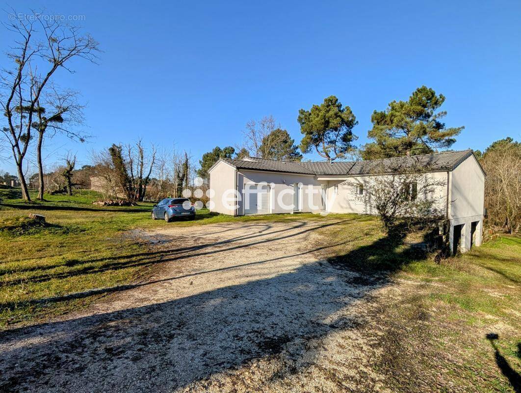 Maison à COURSAC