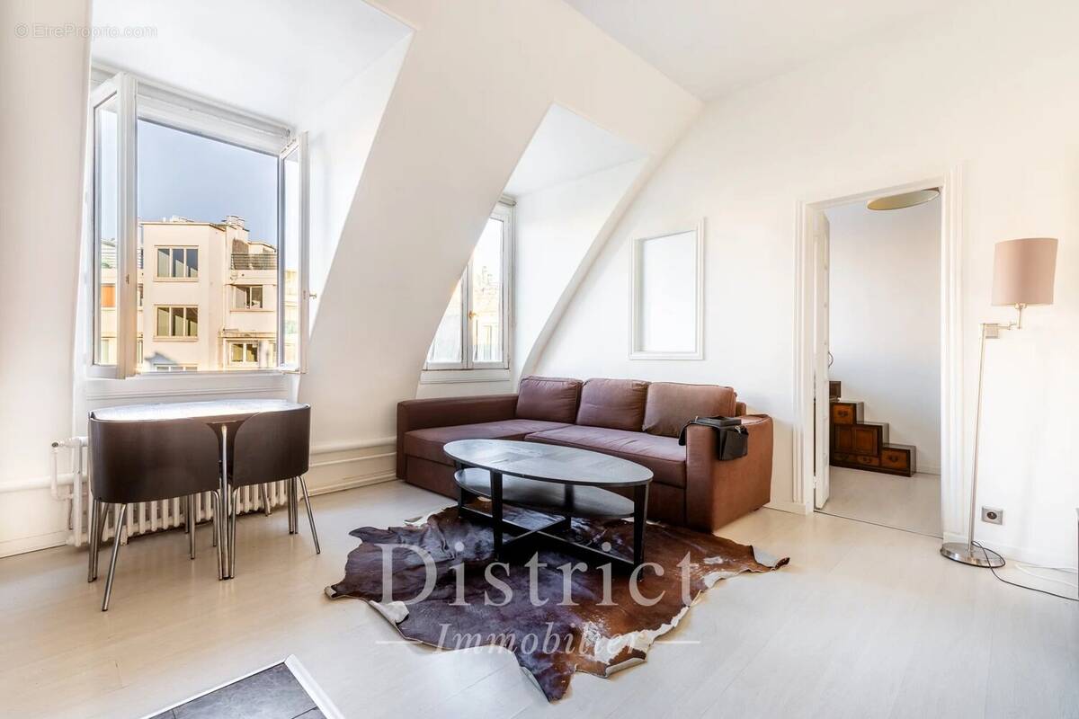 Appartement à PARIS-16E