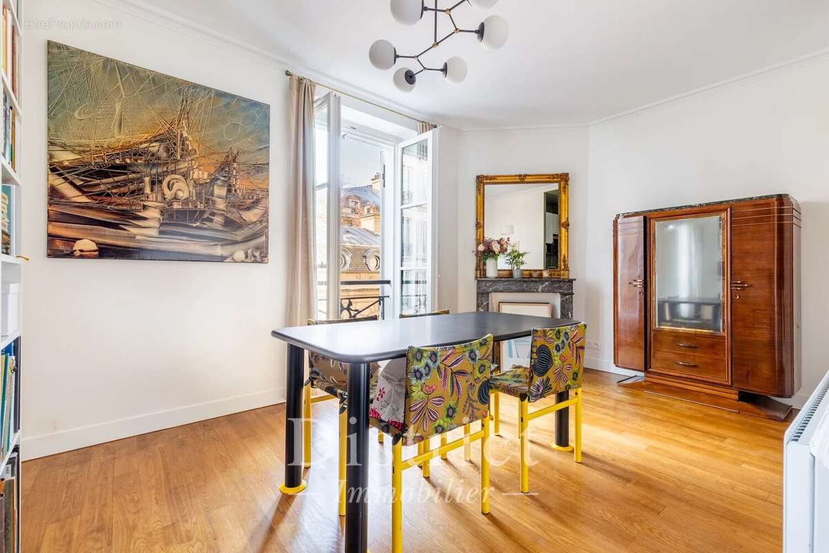 Appartement à PARIS-8E