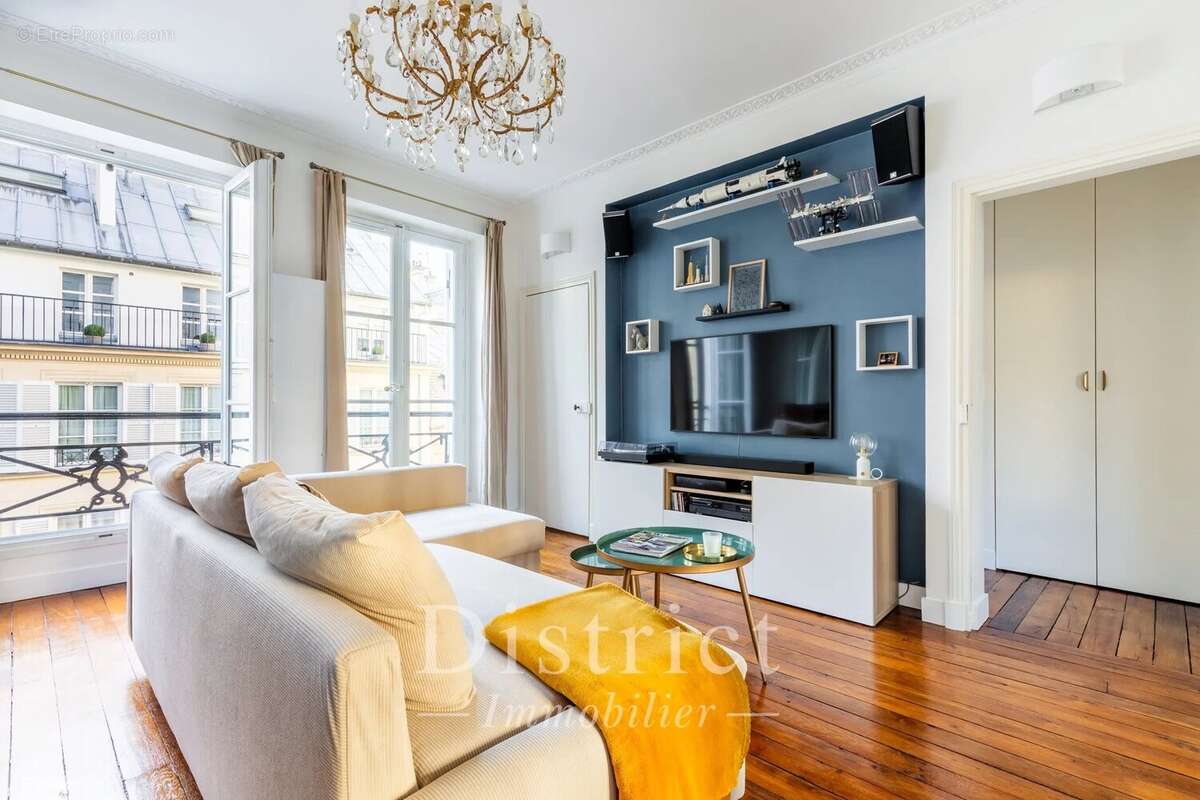 Appartement à PARIS-8E