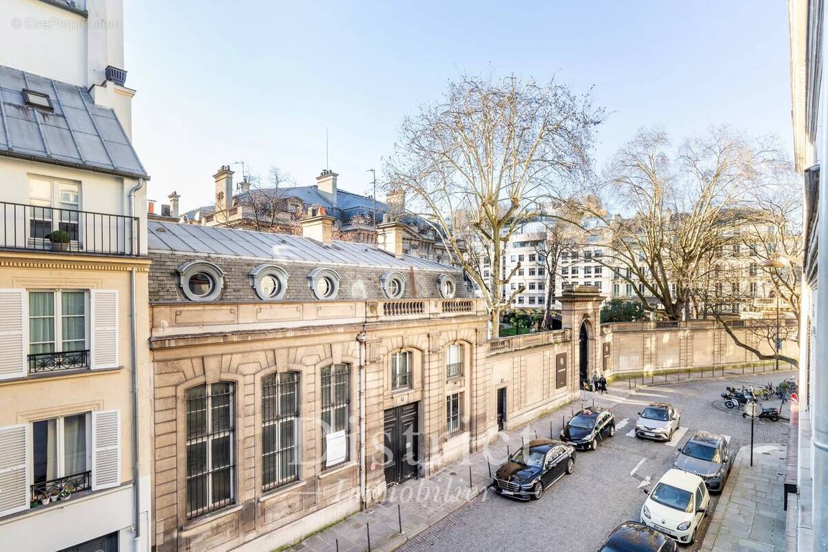 Appartement à PARIS-8E