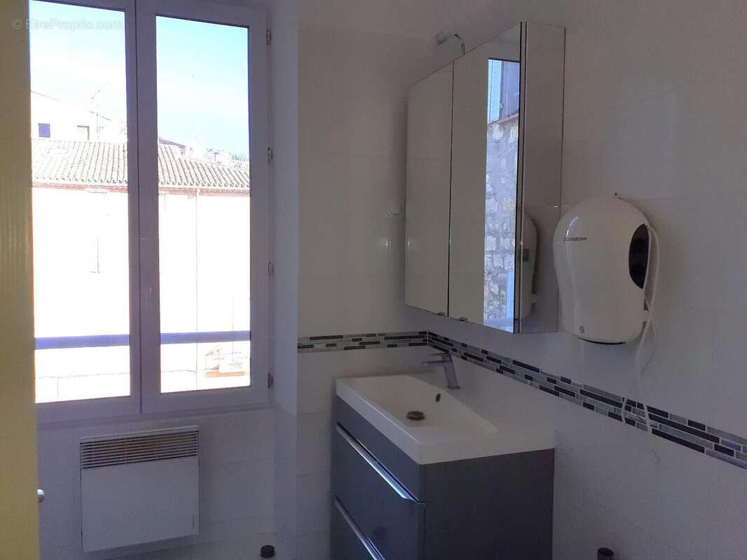   - Appartement à DRAGUIGNAN