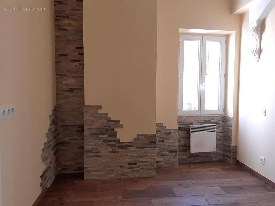   - Appartement à DRAGUIGNAN