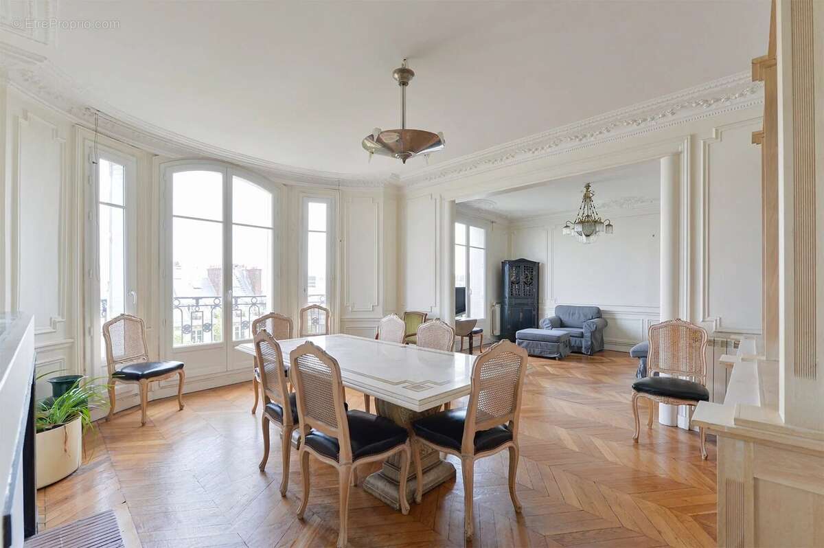 Appartement à PARIS-3E