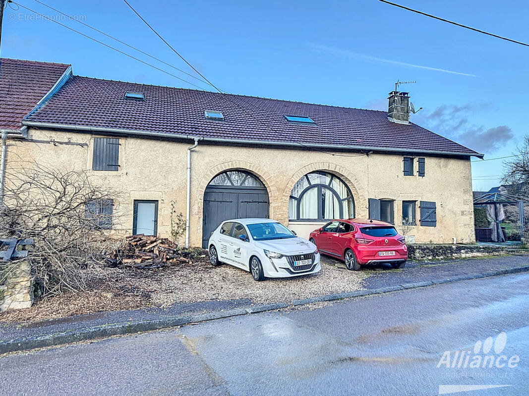 Maison à ADELANS-ET-LE-VAL-DE-BITHAINE