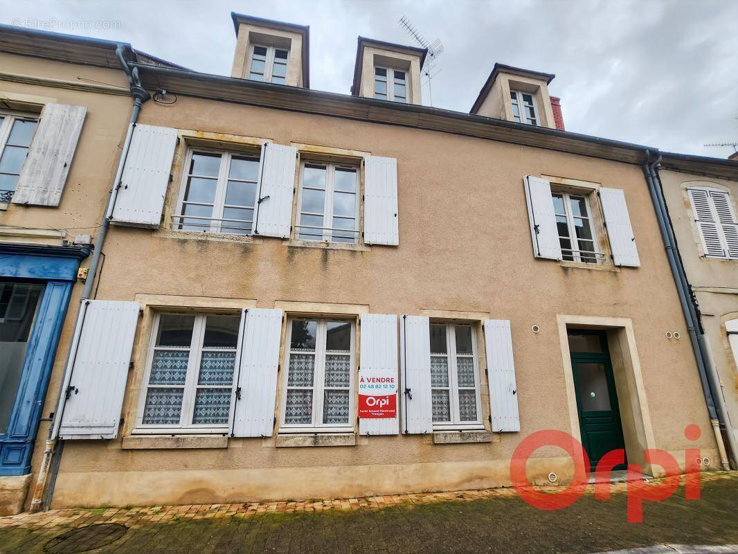 Appartement à SAINT-AMAND-MONTROND