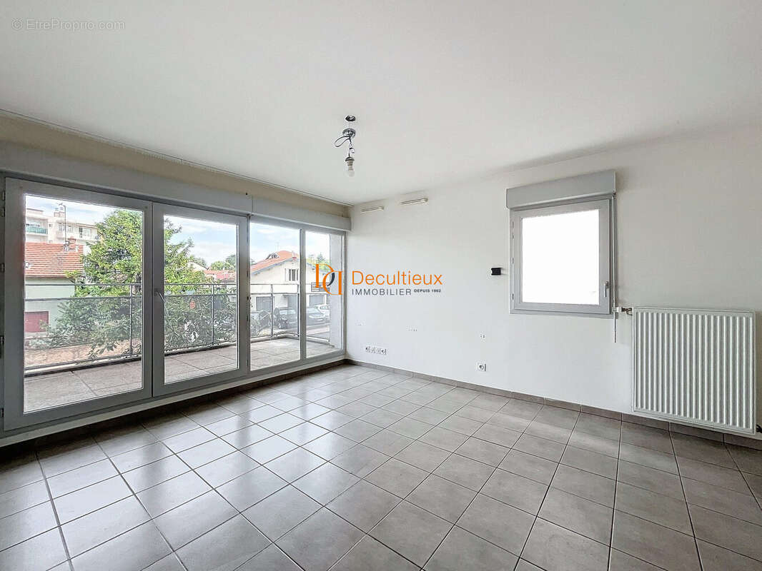 Appartement à DECINES-CHARPIEU