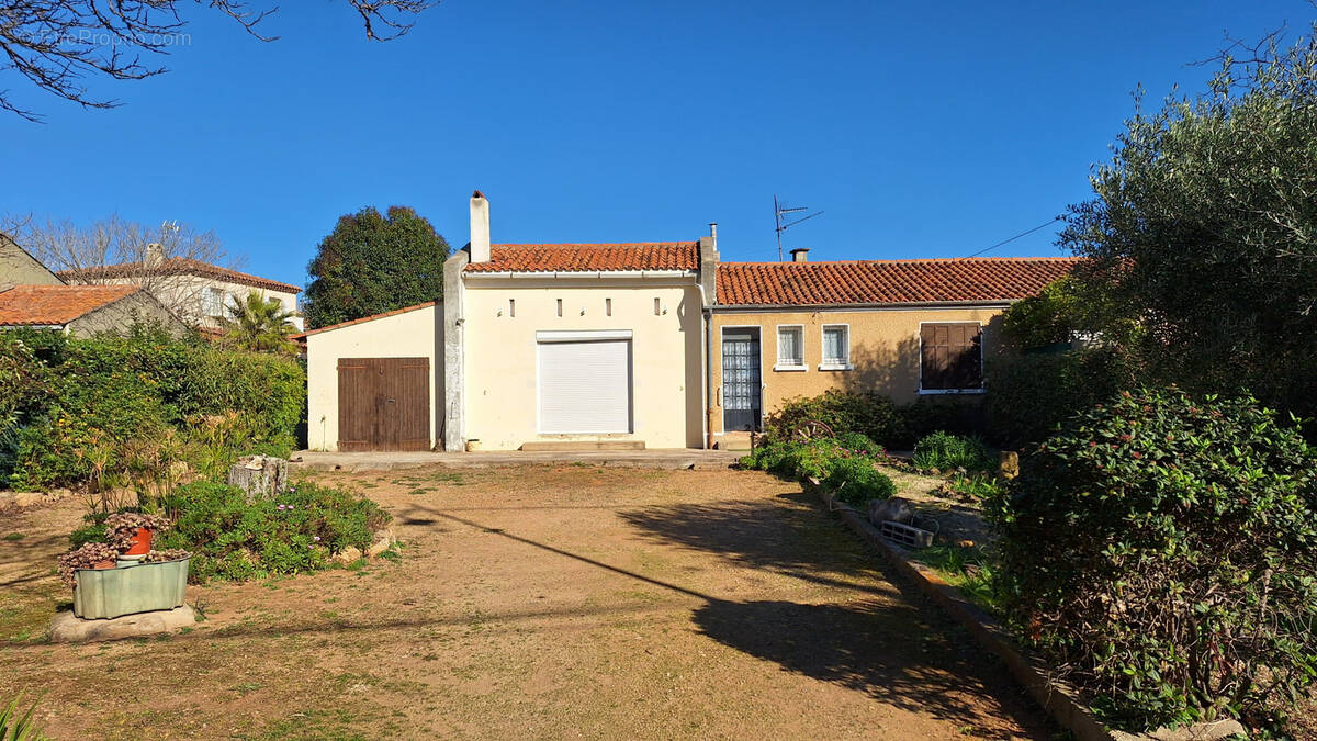 Maison à SAINT-CYR-SUR-MER