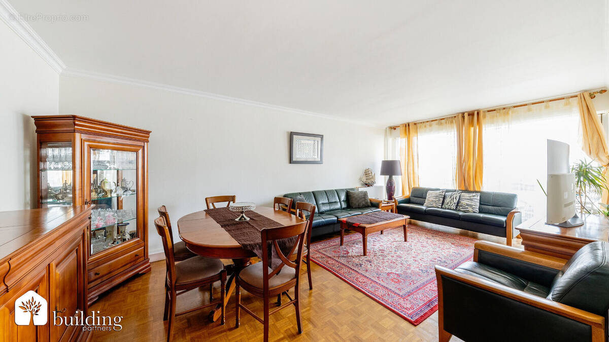 Appartement à COURBEVOIE