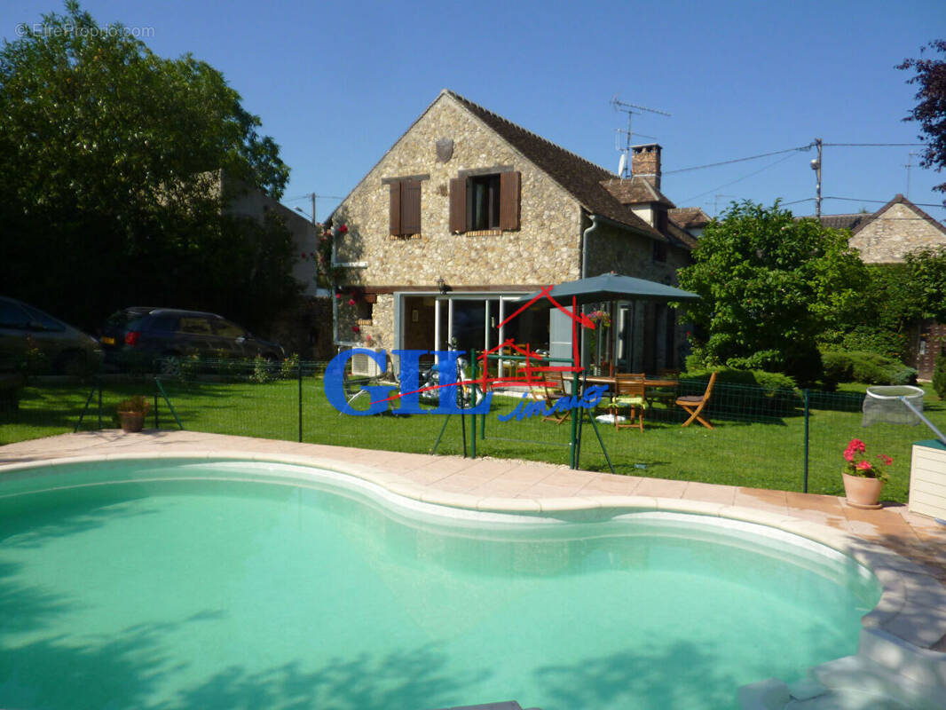 Maison à SAVIGNY-LE-TEMPLE