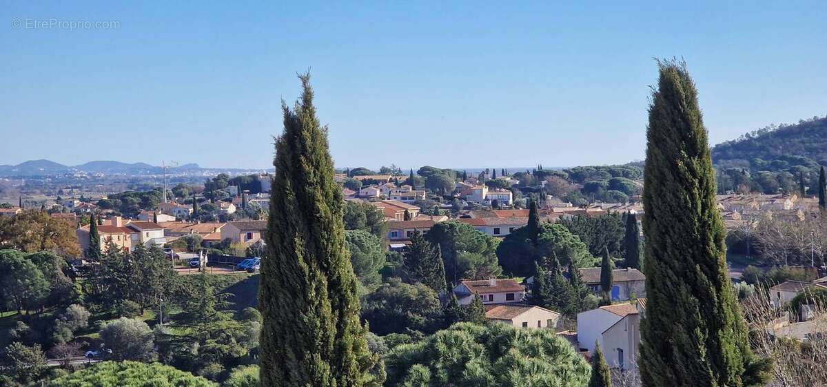 Autre à ROQUEBRUNE-SUR-ARGENS